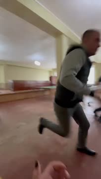 Te shtena ne nje qender regjistrimi te rekruteve rus | GjirafaVideo